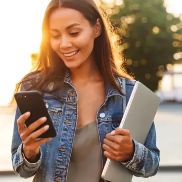 Klientka korzystająca z komunikacji SMS
